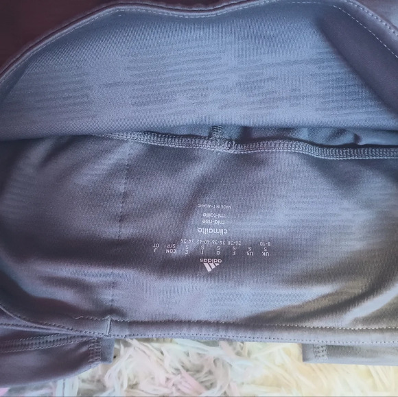 Adidas ladies gray climalite Capri pants (Size Small) - Picture 7 of 7